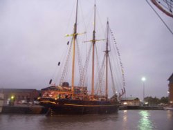 Kathleen and May, Gloucester Docks, Gloucestershire Wallpaper