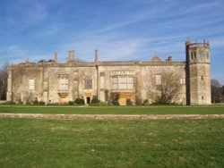 Lacock Abbey, Wiltshire Wallpaper