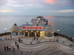 Cromer Pier, Norfolk Wallpaper