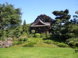 Chinese gate  Kew Wallpaper