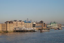 Posh Apartments Nr Tower Bridge, London Wallpaper