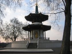 Battersea Park, Peace Pagoda Wallpaper