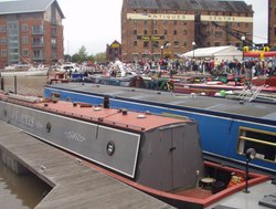 Vectis at Gloucester Docks Wallpaper