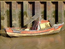 Old boat, Kingston upon Hull, East Riding of Yorkshire Wallpaper