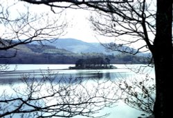 Derwentwater, winter morning. Wallpaper