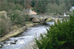 River Swale, Richmond, North Yorkshire. Wallpaper