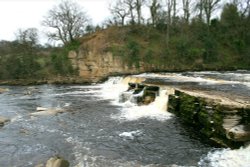 River Swale, Richmond, North Yorkshire. Wallpaper