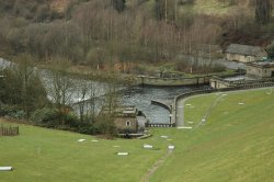 Valley at Ladybower Reservoir Wallpaper