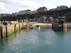 Boats in Newquay harbour Wallpaper