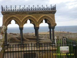 Grace Darlings Tomb, Church Yard, Bamburgh Wallpaper