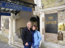 In front of the Randolph Hotel Wallpaper