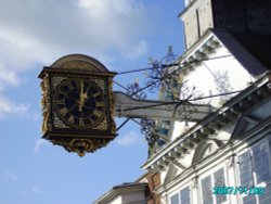 THE CLOCK Guildford High street Wallpaper