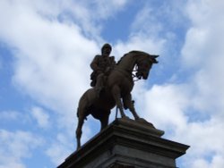 Equestrian statue of Earl Roberts, Kelvingrove Park Wallpaper