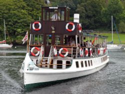 MV Tern on Windermere Wallpaper