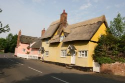 Thatched cottage in Chelsworth Wallpaper