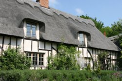 Thatched village cottage Wallpaper