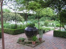 The white garden at Sissinghurst, after most people have gone home Wallpaper