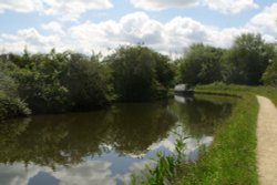 The canal between Dudley and Saltwells Wallpaper