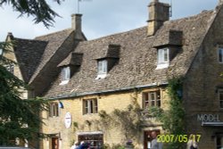 Bourton on the Water Wallpaper