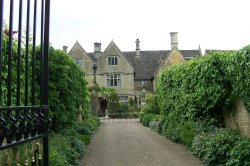 Bourton on the Water Wallpaper