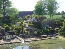 Godshill, the model village Wallpaper