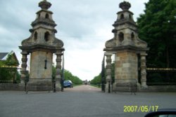 Gates to Blenheim Palace, Woodstock, Oxfordshire Wallpaper