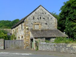 Old cottage and pinfold, Ashford in the water Wallpaper