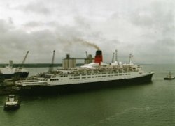 The QE2 Wallpaper