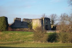 Helmsley Castle Entrance Wallpaper