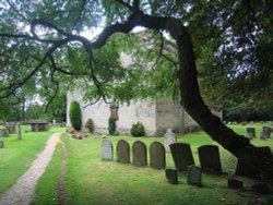 St Mary's churchyard, Weston-on-the-Green, Oxfordshire Wallpaper