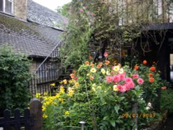 Bourton on the Water Wallpaper