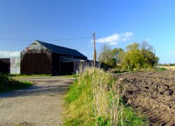 An old farm at Faxfleet Wallpaper