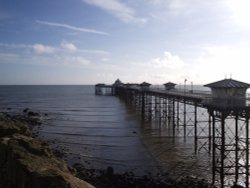 The Pier early morning Wallpaper