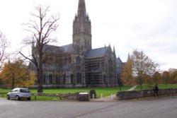 Parting shot of Salisbury Cathedral Wallpaper