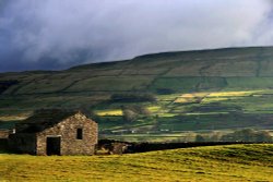 Stone Barn, Wensleydale Wallpaper