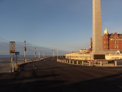 Setting sunshine near the North Pier - Blackpool - November 2008 Wallpaper