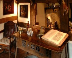 Interior at Hall's Croft, Stratford-upon-Avon Wallpaper