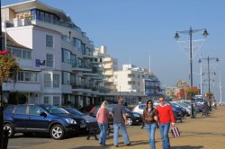 Cowes - Sea Front Promenade Wallpaper