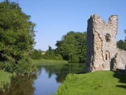 Baconsthorpe Castle Moat Wallpaper