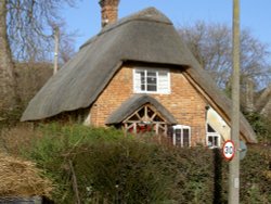 Thatched cottages Wallpaper