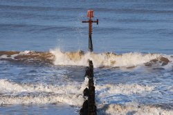 Breakwater on Sheringham beach Wallpaper