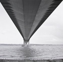 Humber bridge from below Wallpaper