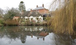 Wilton village pond Wallpaper