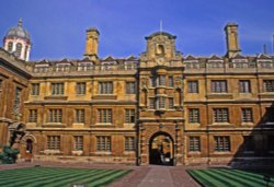 Kings College Halls, Cambridge. Wallpaper