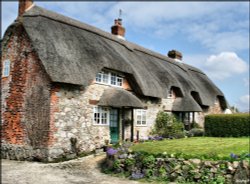 Row of Thatched cottages Wallpaper