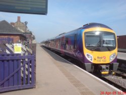 The train on platform 1 Wallpaper