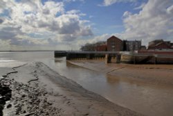 River Hull meets the Humber Wallpaper