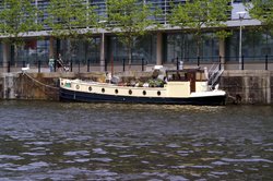 There are lots of narrow boats moored along the river banks. Wallpaper