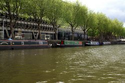 More narrow boats moored up along the banks. Wallpaper