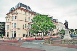 Hotel in Folkestone and William Harvey`s Statue Wallpaper